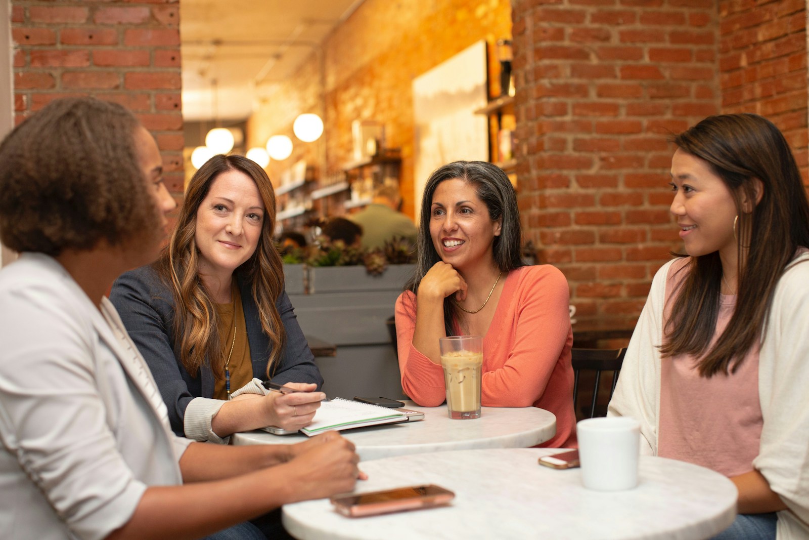 3 compétences clés en communication pour les assistantes de direction